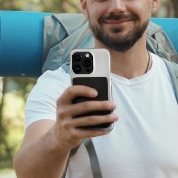 4_PB005-CW_Power_Bank_01_65f97581-716c-4ecd-b52b-2eb6d8c85a82